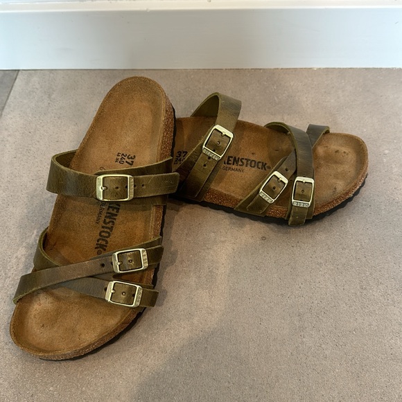 Women's Birkenstock sandals, worn once did not like the style - Picture 3 of 4